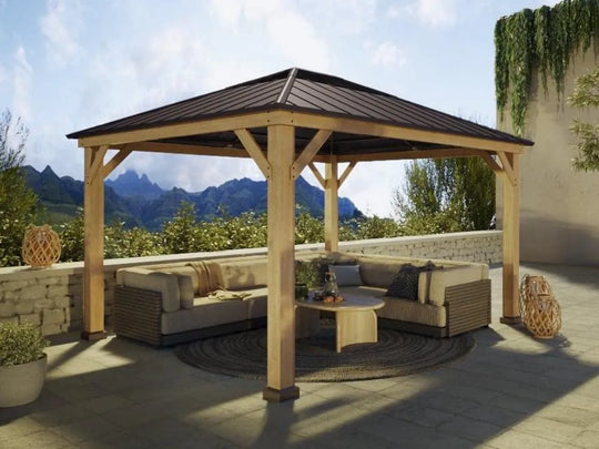 Kann er den Winter über stehen bleiben? BRURI – Zedernholz‑Pavillon für Sturm, Schnee und Tageslicht‑Dachfenster