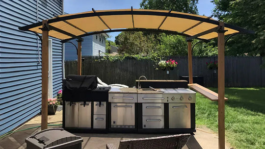 Feuern Sie Ihr BBQ und beobachten Sie jedes Spiel im Freien